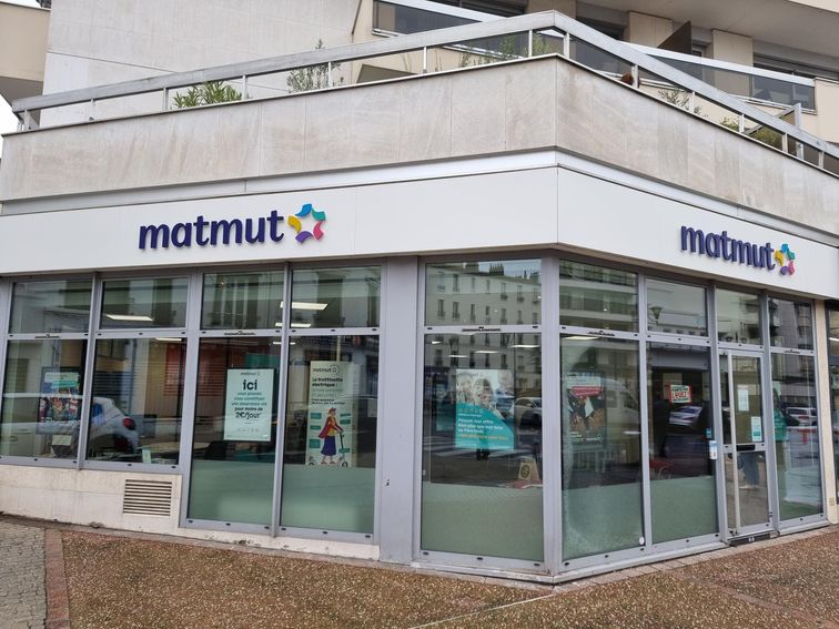 Devanture agence Matmut Courbevoie 61 Avenue Marceau