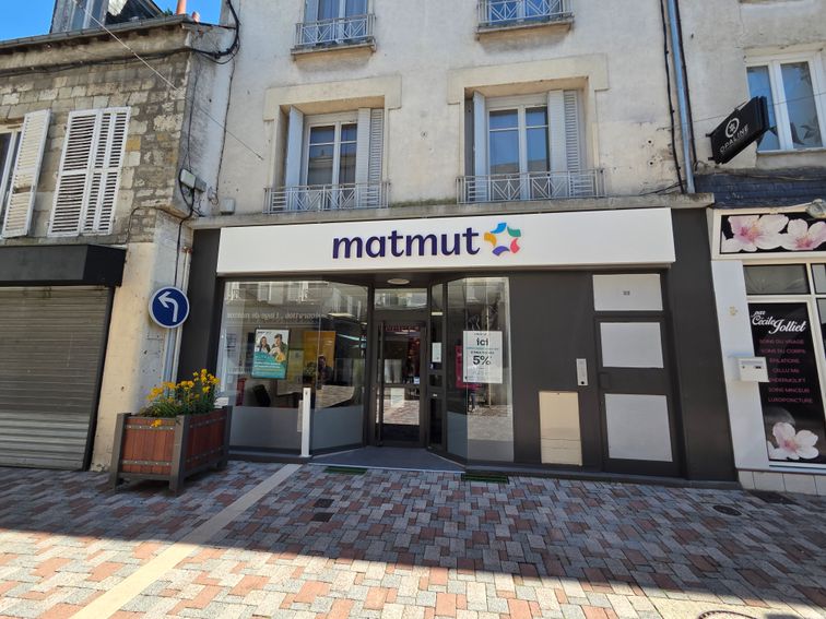 Devanture agence Matmut Pithiviers 25 Rue de la Couronne