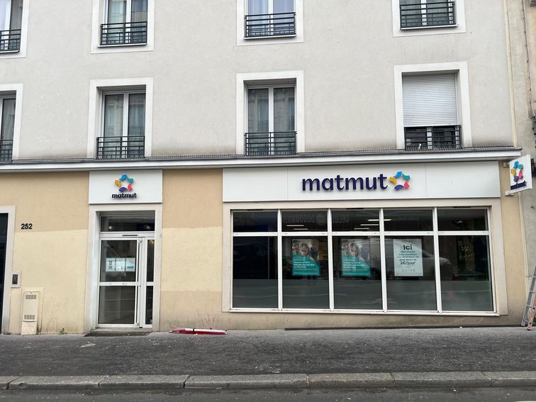 Devanture agence Matmut Paris 252 rue de Charenton