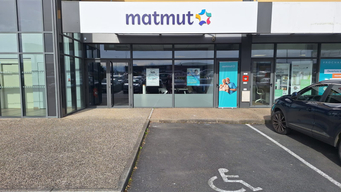 Devanture agence Matmut Poitiers 216 Avenue du 8 mai 1945