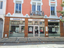 Devanture agence Matmut Tarbes 5 Avenue Bertrand Barere