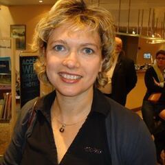 Mme Peggy Alfred, votre Opticien Atol à St maximin la sainte baume