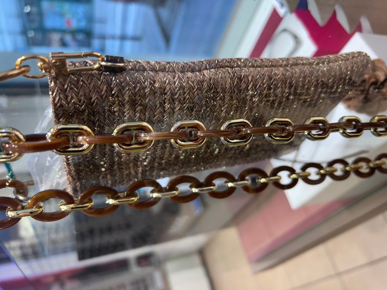 7affcbbe-0c80-4302-b470-b0bed2b5367f