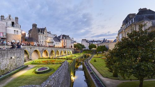 273f3989-acb8-483a-9930-97486861d49a