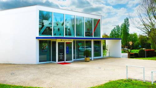 la-rochefacade01_rs_2120_1192