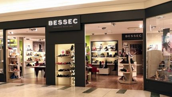 Magasin de chaussures à Langueux