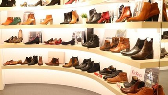 Magasin de chaussures à Saint-Martin des Champs