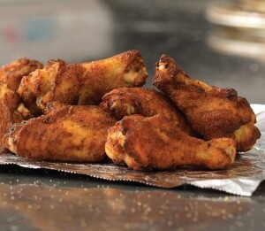 أجنحة الدجاج عادي