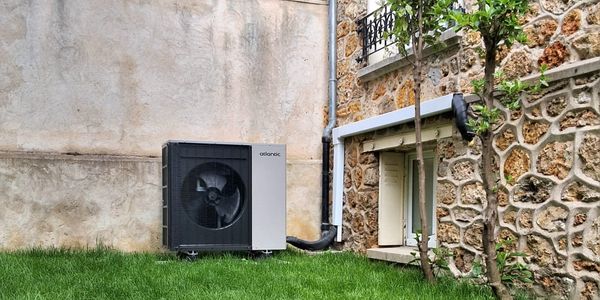 Une pompe à chaleur installée en harmonie avec l'environnement !