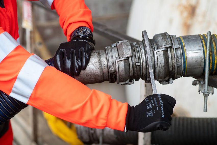 f6a99dbd-cdbe-403e-b1c2-f32bdd51b9be