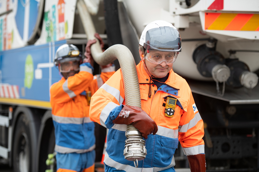 2eb7cb61-1074-43b1-88ea-b3172f22ad3e