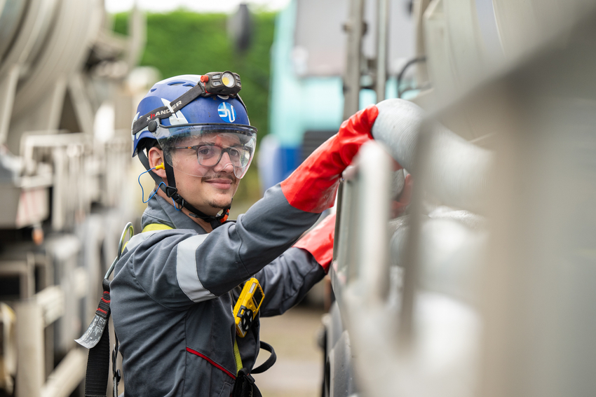 d44b9928-5414-4678-9b7d-46a5546dadab